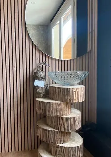 Вилла Privatif Face Riva Romantic & Уистреам